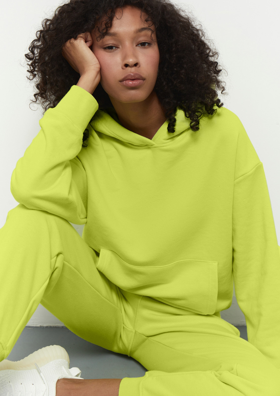 Lime color shortened three-thread hoodie